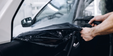 Как снять тонировку со стекла автомобиля